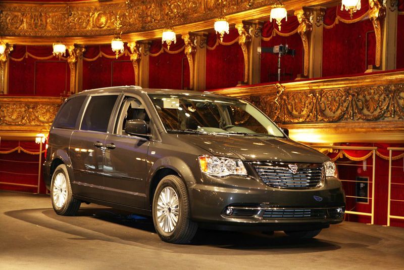 Nuevo Lancia Voyager 2013