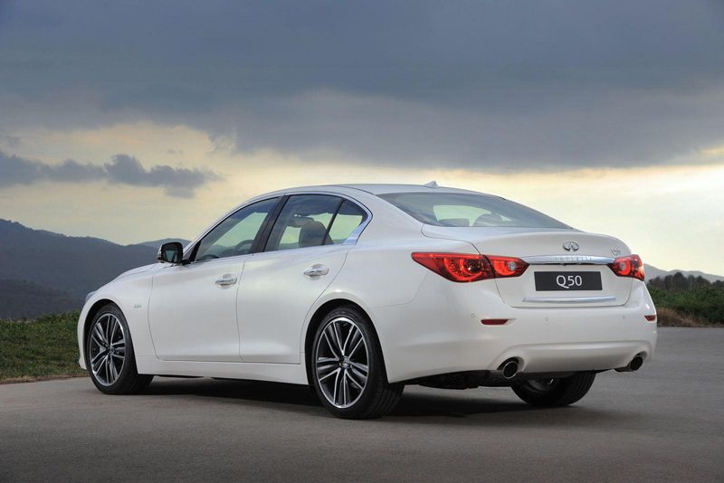 Infiniti Q50 de batalla larga