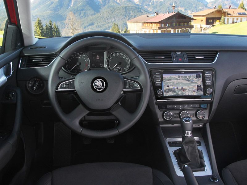 Skoda Octavia Combi, contacto