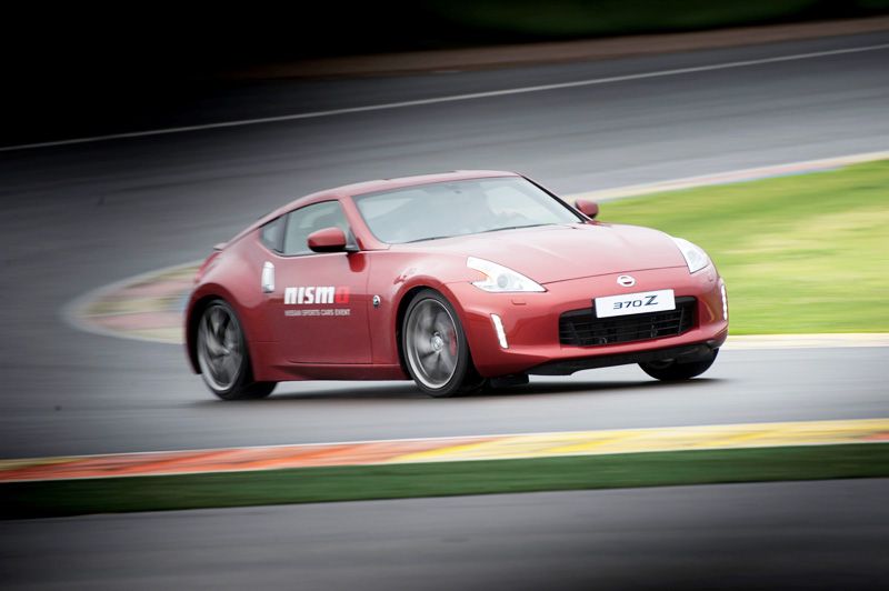 Contacto Nissan 370Z Nismo 2013