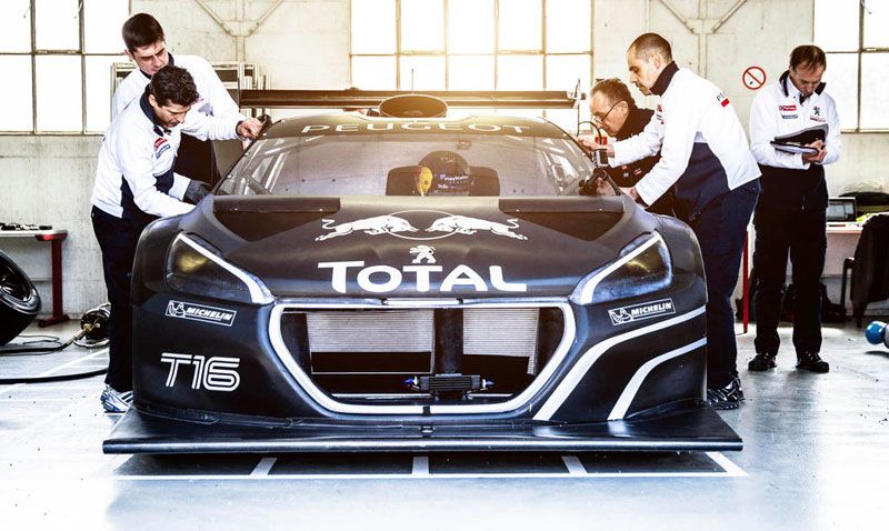Sébastien Loeb y el Peugeot 208 T16 Pikes Peak