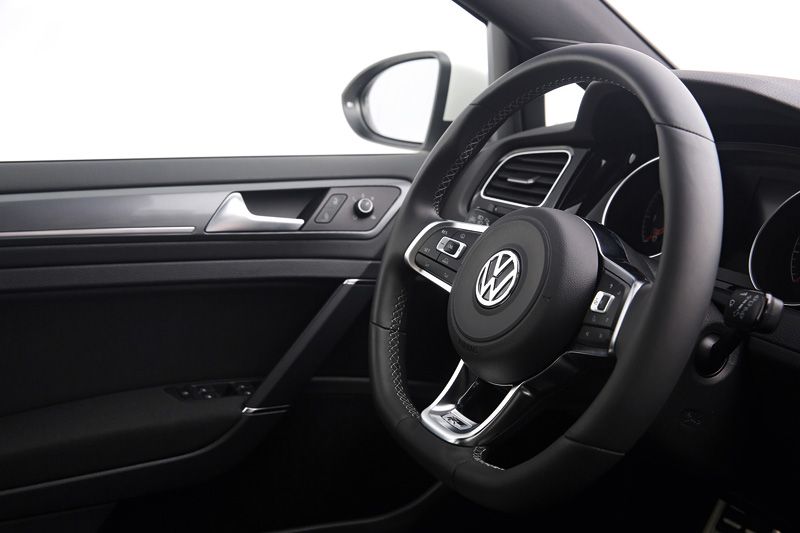 El Volkswagen Golf R-Line, ya a la venta