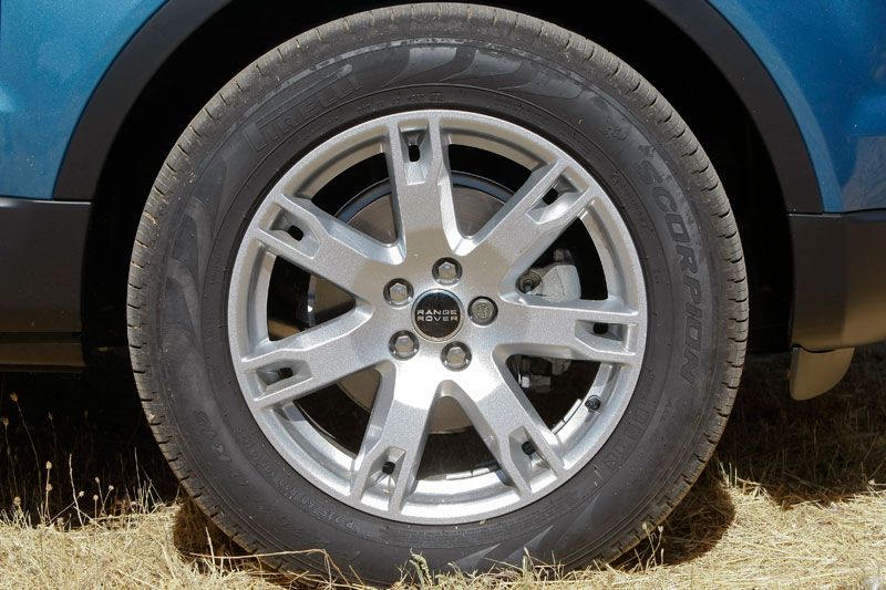 Comparativa: Range Rover Evoque eD4 Pure 2WD vs Audi Q3 2.0 TDI 4x2