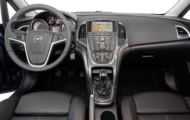 Opel Astra Sedán 1.7 CDTI vs Skoda Rapid 1.6 TDI