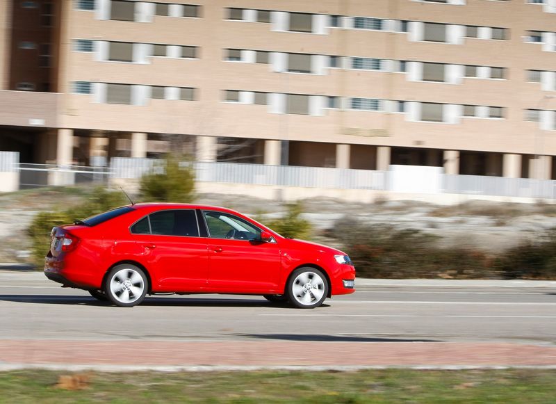 Opel Astra Sedán 1.7 CDTI vs Skoda Rapid 1.6 TDI
