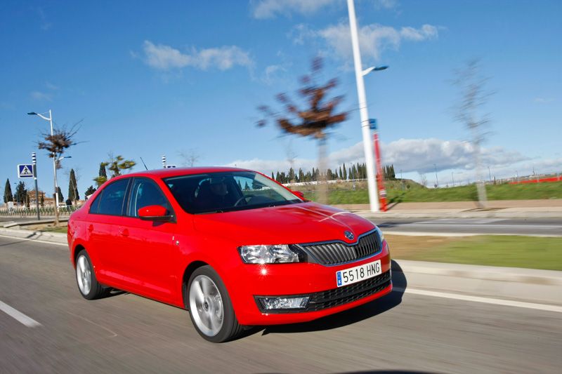 Opel Astra Sedán 1.7 CDTI vs Skoda Rapid 1.6 TDI