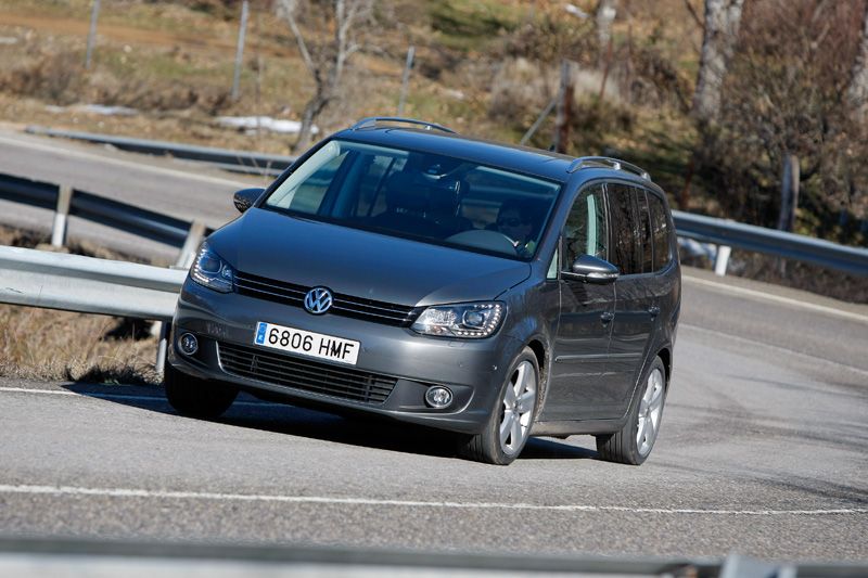 Duelo monovolumen VW Touran vs Toyota Verso