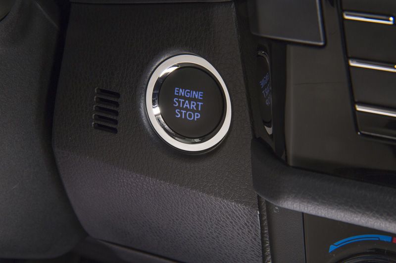 Toyota Corolla Sedán 2014, ahora más agresivo