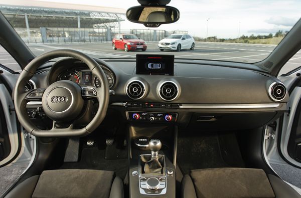 Comparativa: Audi A3 Sportback 2.0 TDi vs BMW 118d y Mercedes A 200 CDI BE