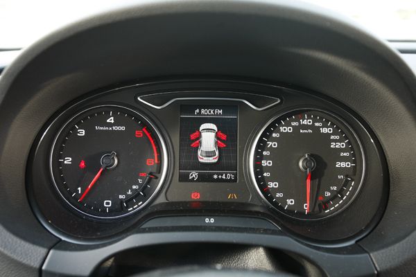Comparativa: Audi A3 Sportback 2.0 TDi vs BMW 118d y Mercedes A 200 CDI BE