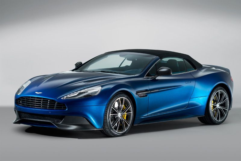 Aston Martin Vanquish Volante, arte al aire libre