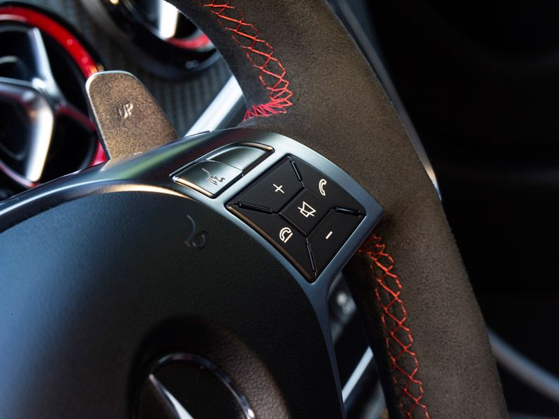 Mercedes A 45 AMG, contacto