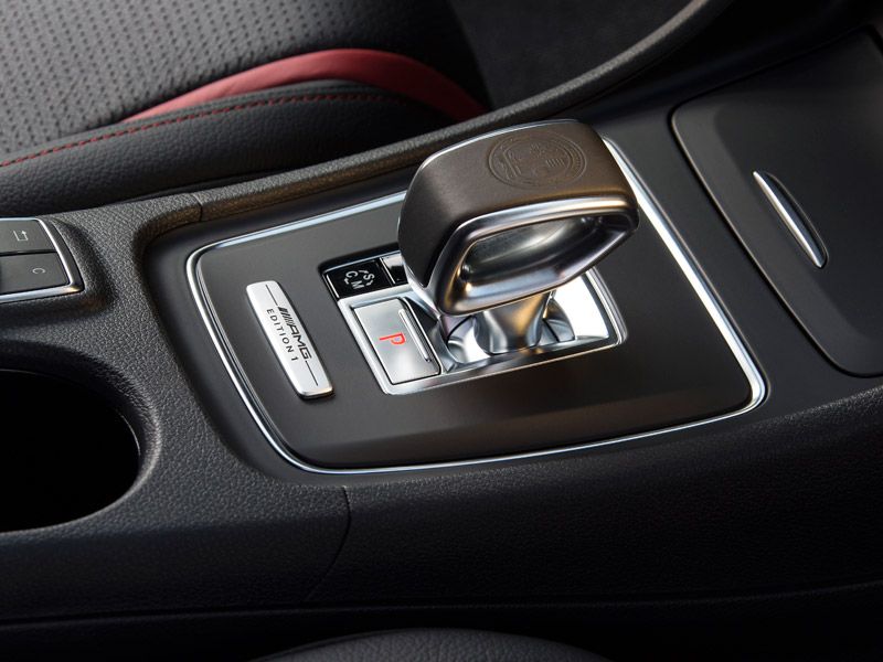 Mercedes A 45 AMG, contacto