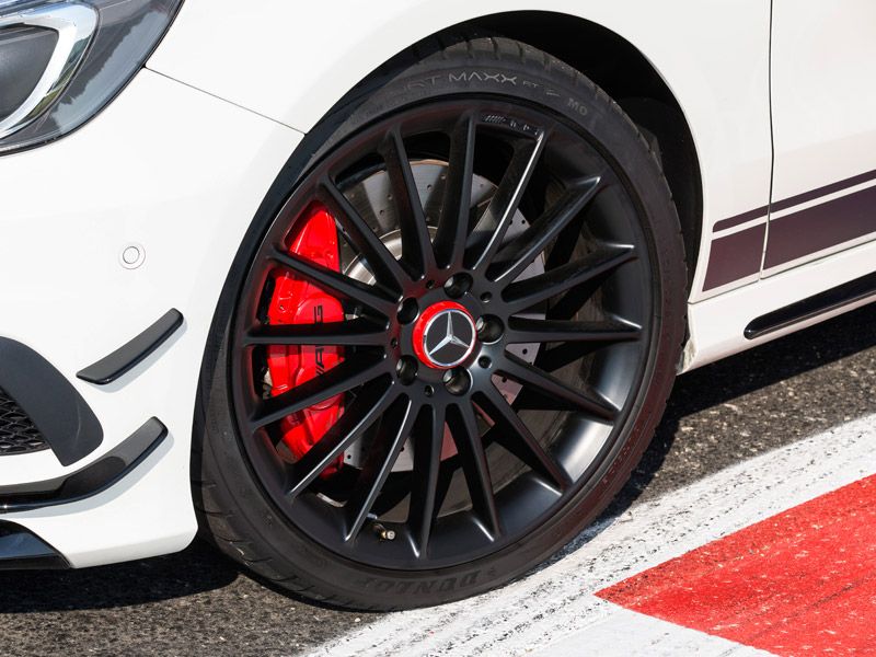 Mercedes A 45 AMG, contacto