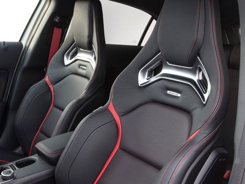Mercedes A 45 AMG, contacto