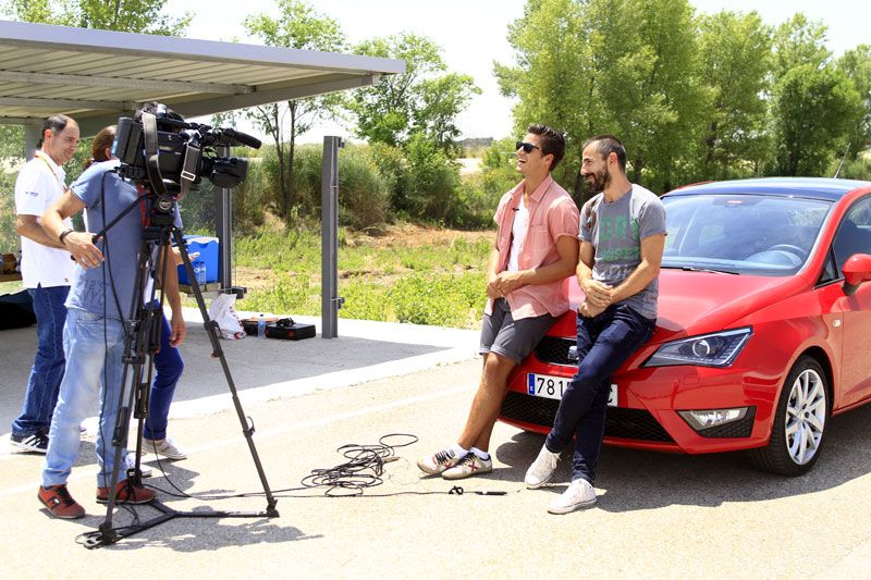 Maxi Iglesias y Santi Millán en el Reto AUTOPISTA