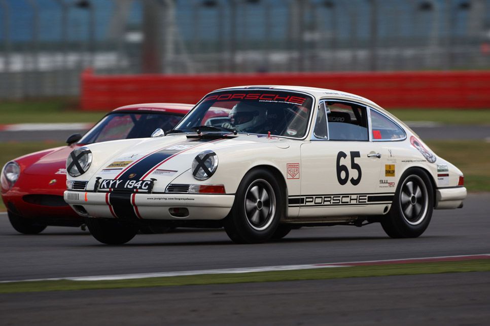 Concentración de Porsche 911 en Silverstone