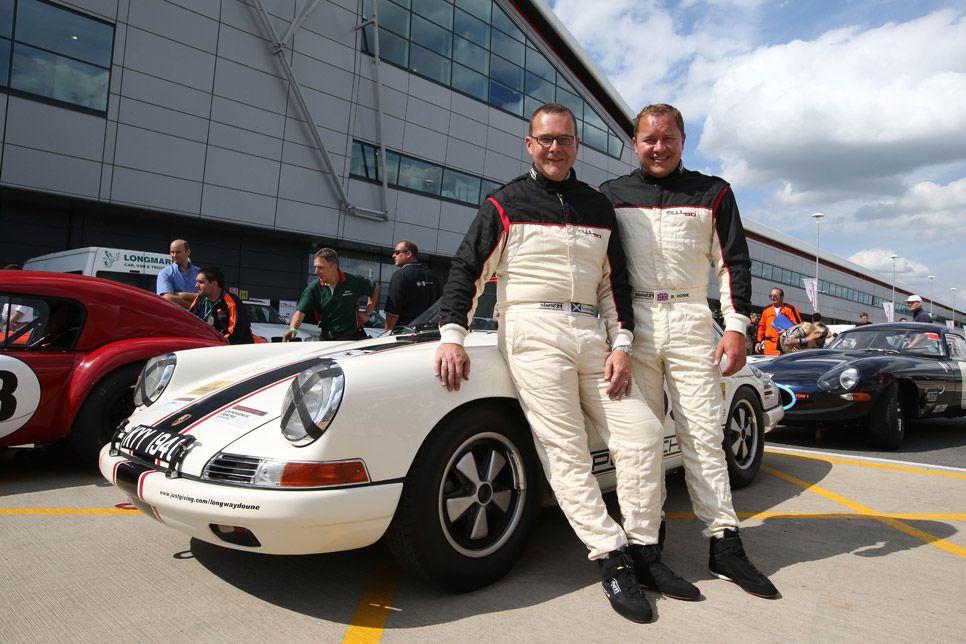 Concentración de Porsche 911 en Silverstone