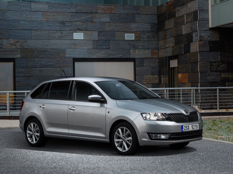 Skoda Spaceback, el contacto