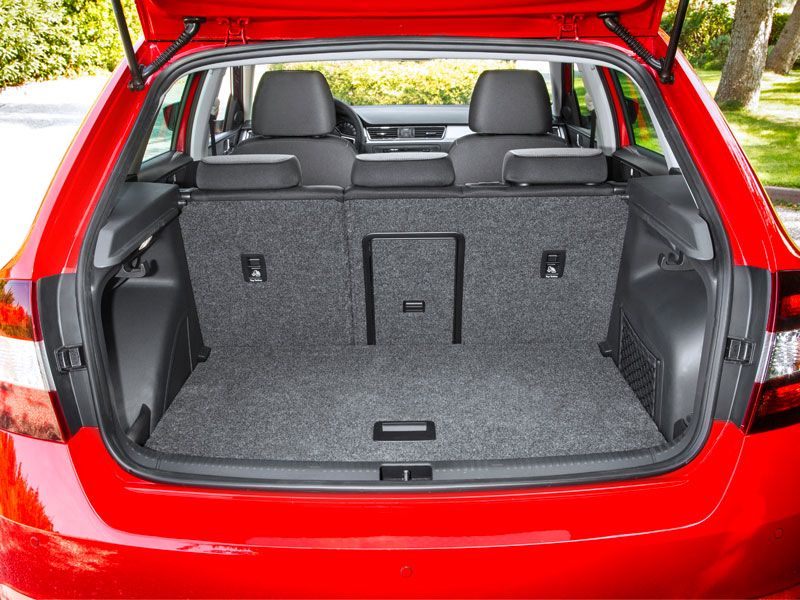 Skoda Spaceback, el contacto