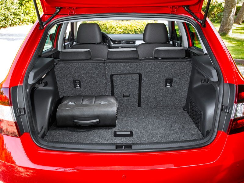 Skoda Spaceback, el contacto
