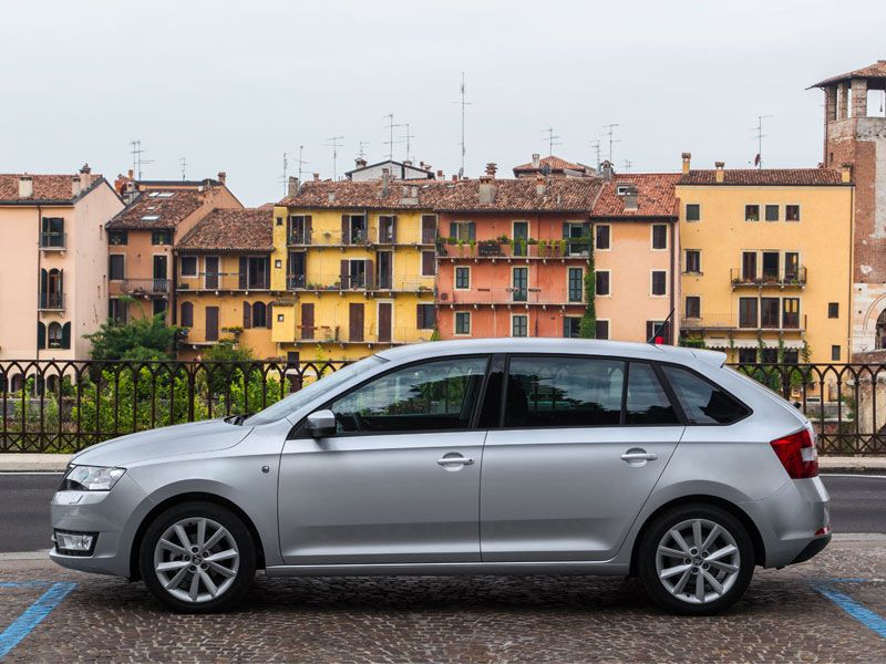 Skoda Spaceback, el contacto
