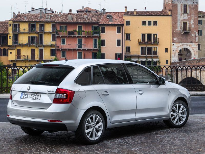 Skoda Spaceback, el contacto