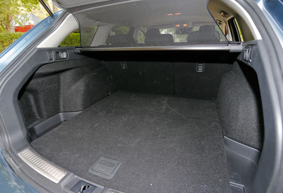 Comparativa: Mazda 6 SW vs Peugeot 508 SW y Toyota Avensis Cross Sport