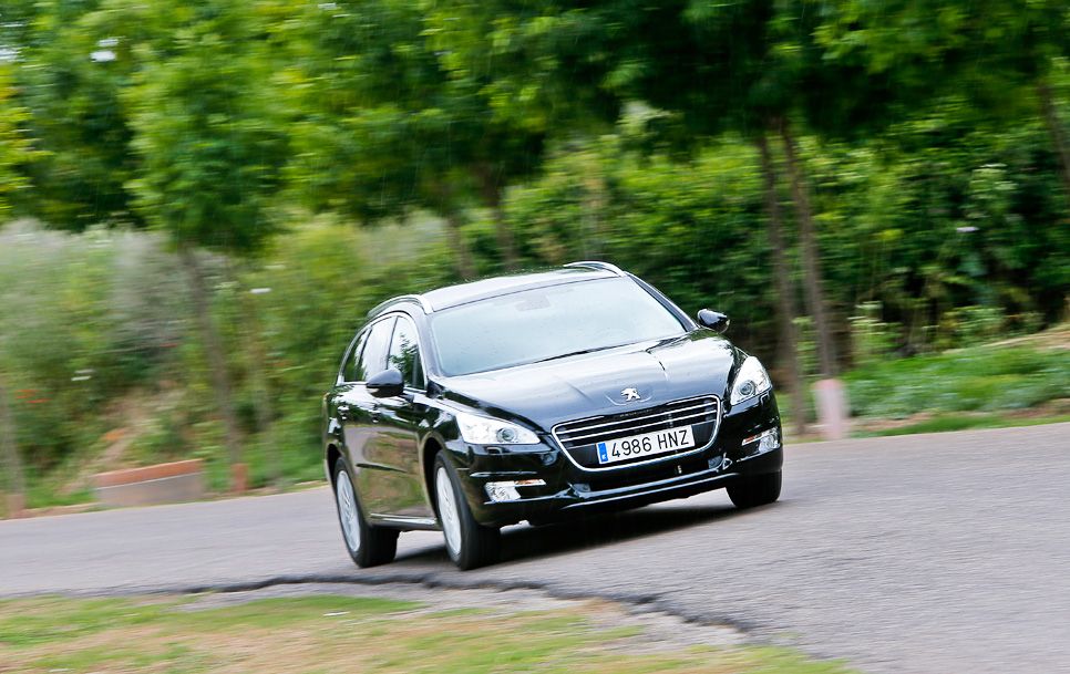 Comparativa: Mazda 6 SW vs Peugeot 508 SW y Toyota Avensis Cross Sport