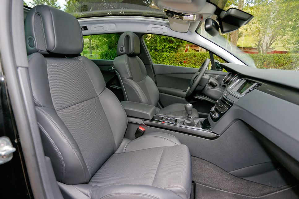 Comparativa: Mazda 6 SW vs Peugeot 508 SW y Toyota Avensis Cross Sport