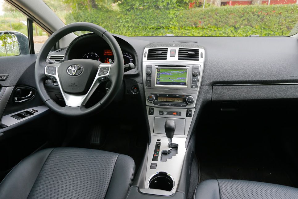 Comparativa: Mazda 6 SW vs Peugeot 508 SW y Toyota Avensis Cross Sport