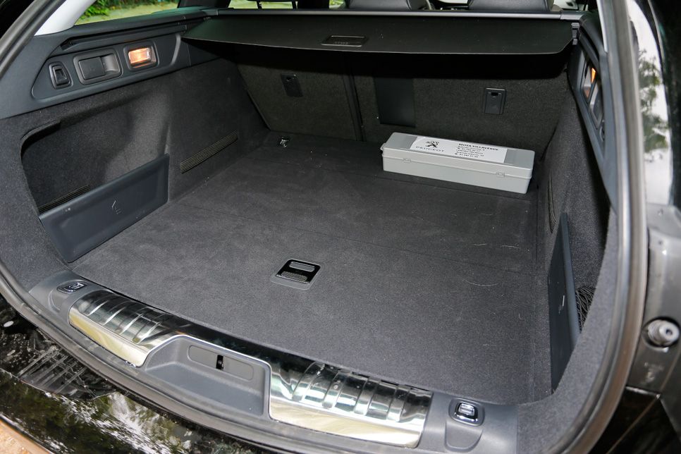 Comparativa: Mazda 6 SW vs Peugeot 508 SW y Toyota Avensis Cross Sport