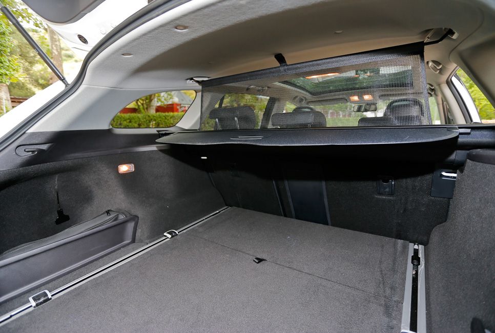 Comparativa: Mazda 6 SW vs Peugeot 508 SW y Toyota Avensis Cross Sport