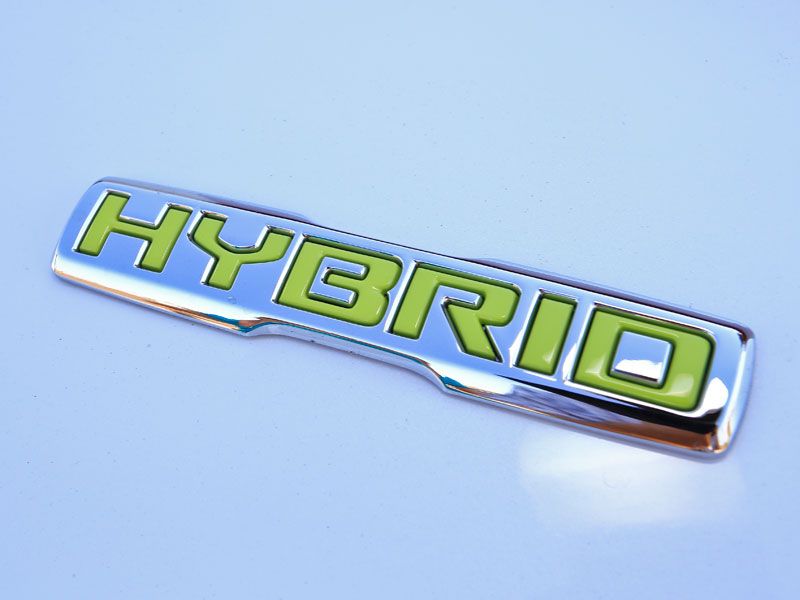 Comparativa: Kia Optima Hybrid vs Mazda 6 2.2 Skyactiv-D