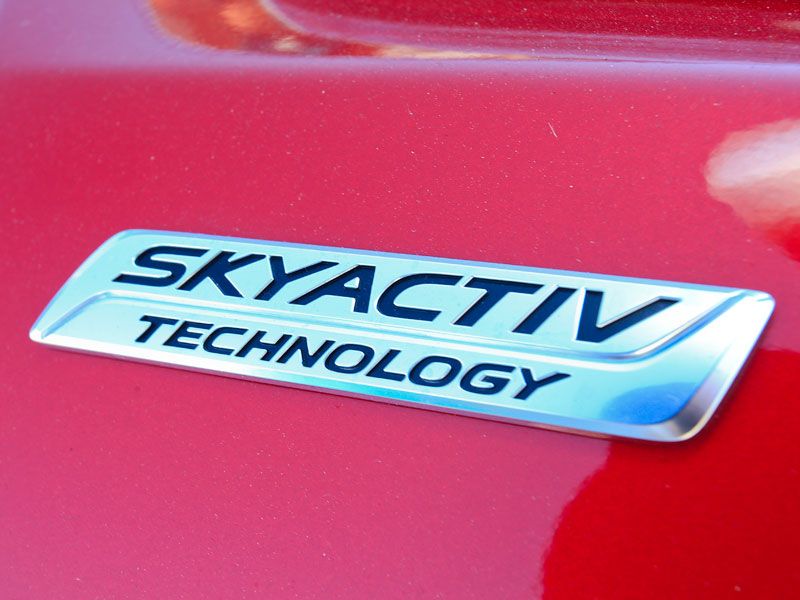 Comparativa: Kia Optima Hybrid vs Mazda 6 2.2 Skyactiv-D