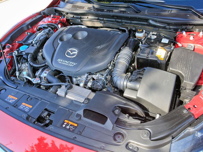 Comparativa: Kia Optima Hybrid vs Mazda 6 2.2 Skyactiv-D