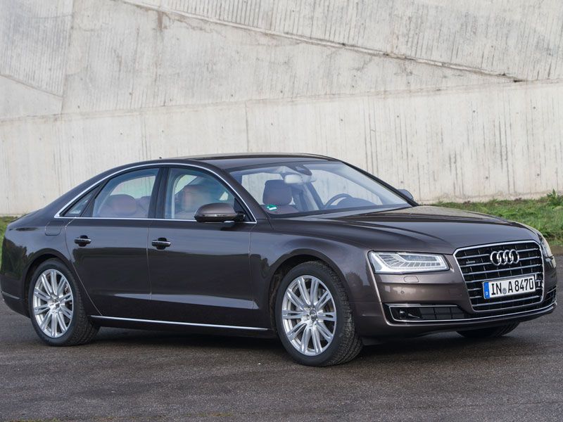 Audi A8, contacto