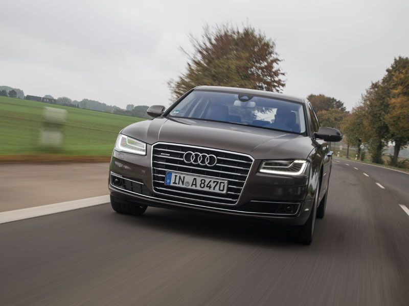 Audi A8, contacto