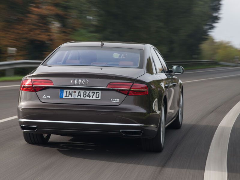 Audi A8, contacto