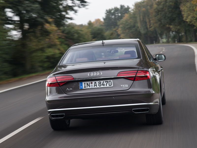 Audi A8, contacto