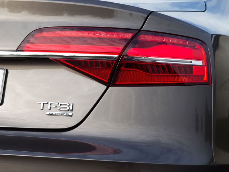 Audi A8, contacto