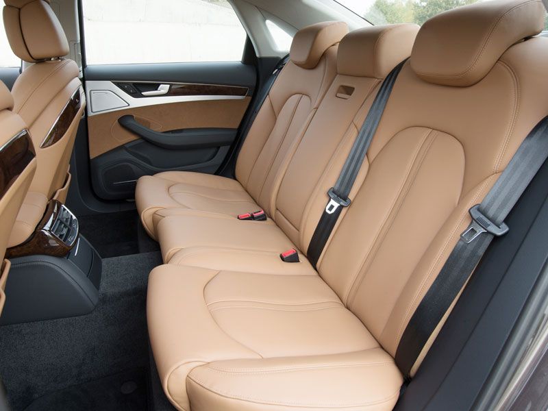 Audi A8, contacto