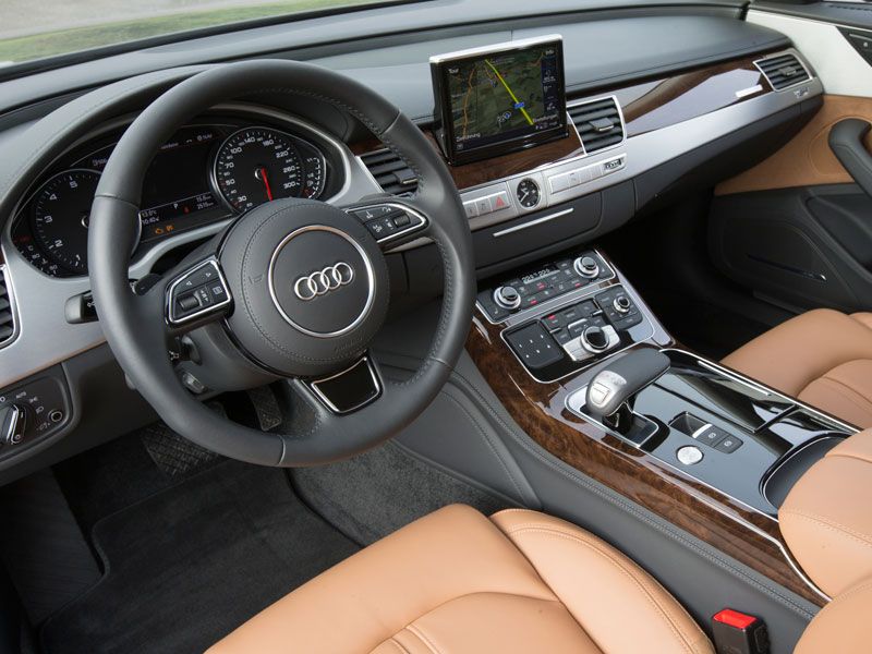 Audi A8, contacto