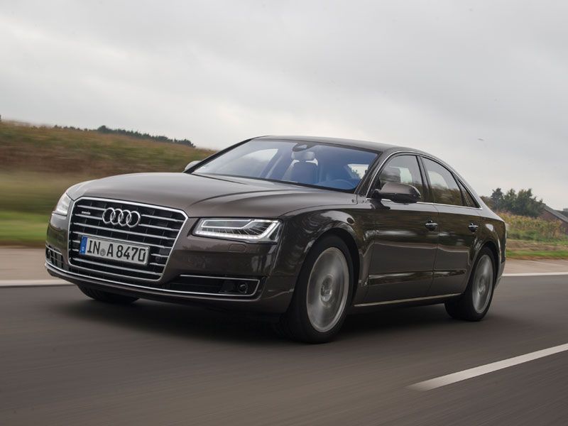 Audi A8, contacto
