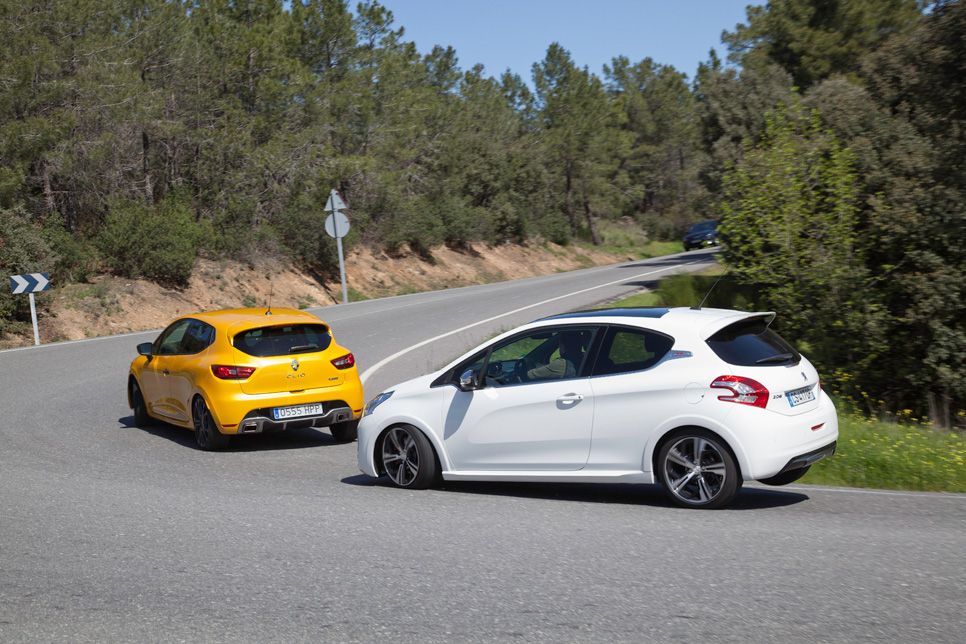Peugeot 208 GTi vs Renault Clio R.S.