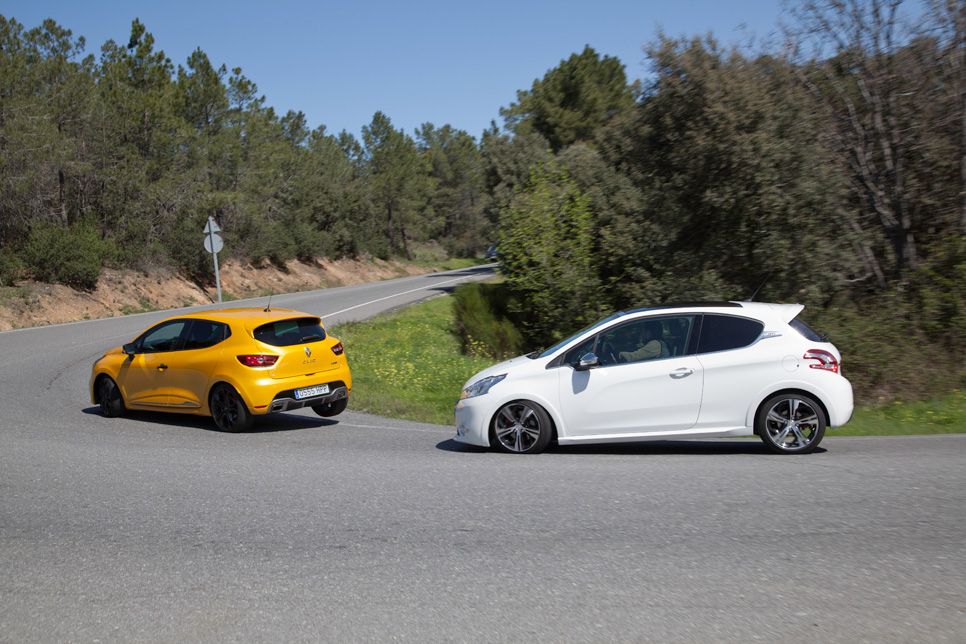Peugeot 208 GTi vs Renault Clio R.S.