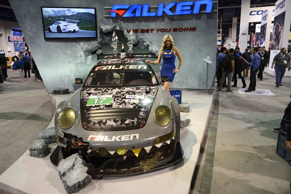 Las chicas del Salón SEMA 2013