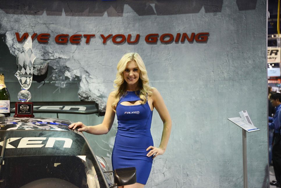 Las chicas del Salón SEMA 2013