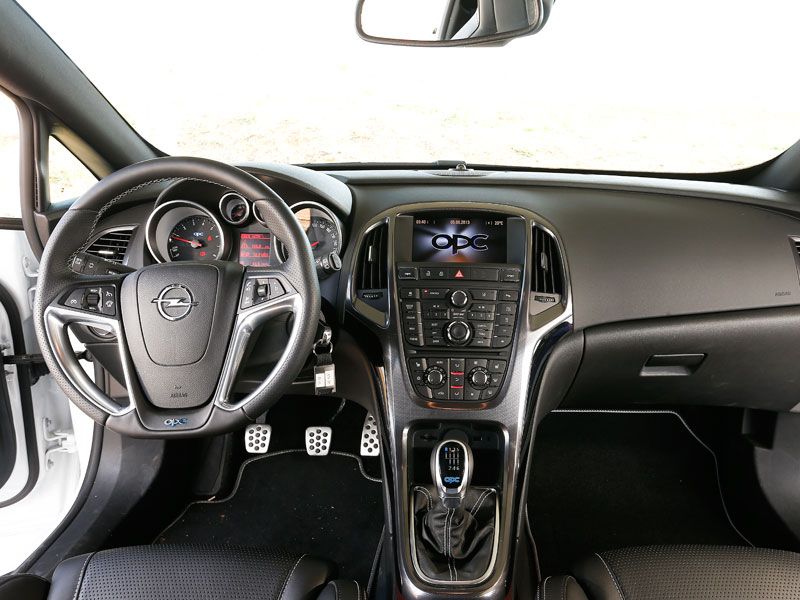 Opel Astra OPC, en circuito