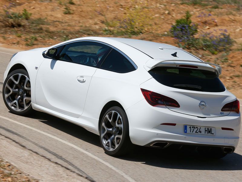 Opel Astra OPC, en circuito